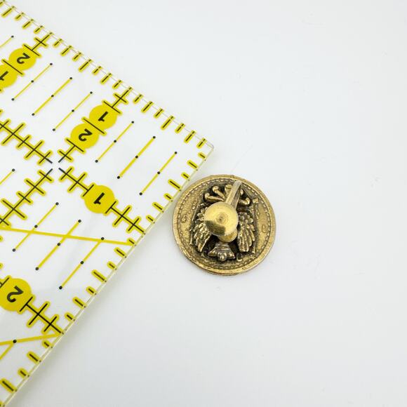 Vintage Louis II Prince de Monaco Coin Earrings - Gold Tone Screw Back Clip On - Picture 10 of 10